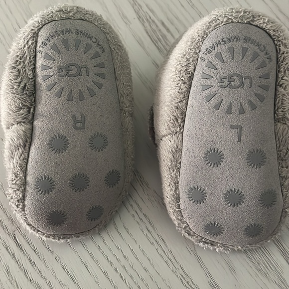 Baby Ugg booties, sz 2-3 - Picture 2 of 3